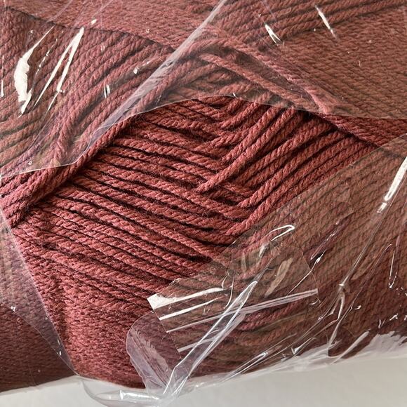 Jumbo Skein Worsted Yarn Acrylic 1 Pound Dark Mauve 4 Ply - Picture 2 of 5
